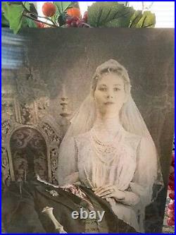 16x24 WDW Haunted Mansion Constance the Bride Changing Lenticular Portrait RARE