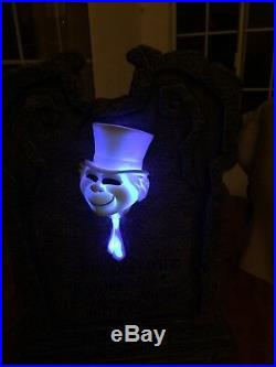 BIG Disney Haunted Mansion Hitchhiking Ghost Phineas Lighted Tombstone LlKE NEW