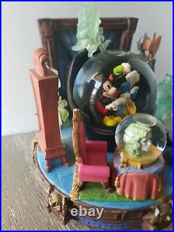 Disney Haunted Mansion Hitchhiking Ghost Snowglobe Read Description/Tested