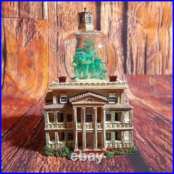 Disney Snow Globe Haunted Mansion with Three Hitch-Hiking Ghosts 1021