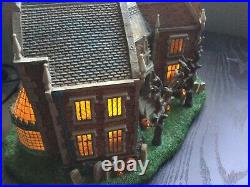 Disney The Haunted Mansion Village Light up RARE & RETIRED withbox 2007