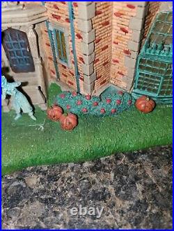 Walt Disney World Haunted Mansion Figurine Village Halloween LIGHT-UP Sculpture