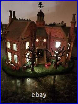 Walt Disney World Haunted Mansion Figurine Village Halloween LIGHT-UP Sculpture